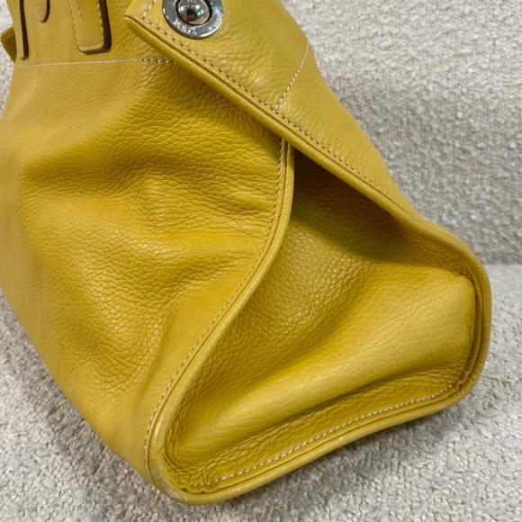 Authentic Tods Yellow Leather Tote Bag - Picture 4 of 16